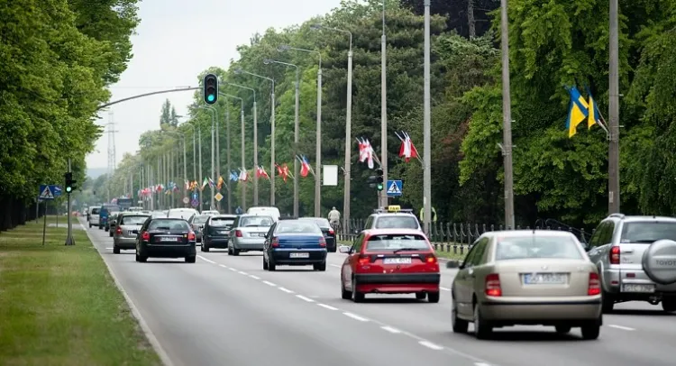Z miejskich słupów skradziono 1,8 tys. flag narodowych wywieszonych na Euro 2012.