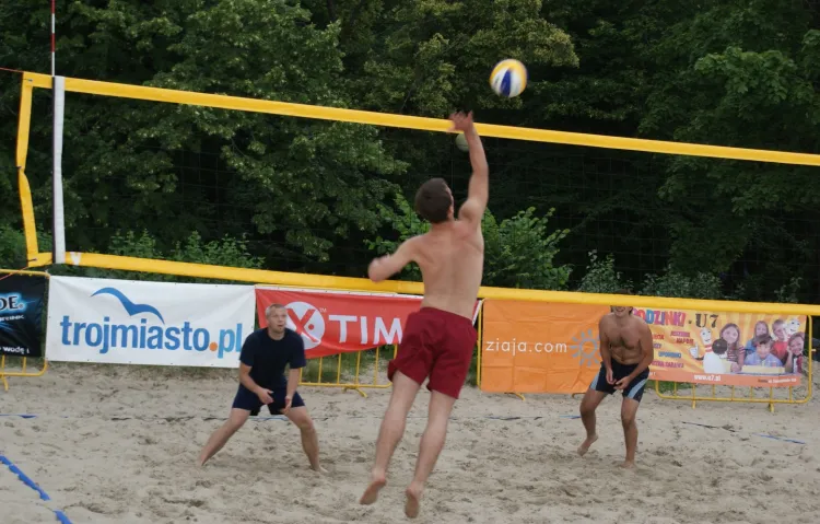 Weekendowe turnieje organizowane przez MOSiR na sopockiej plaży potrwają do końca sierpnia.