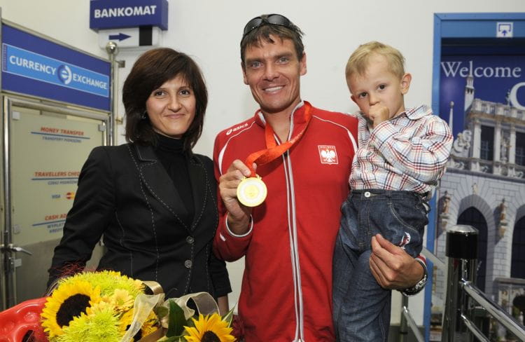 Adam Korol z Pekinu wrócił ze złotym medalem olimpijskim. Czy 5 sierpnia, gdy wyląduje w Gdańsku po igrzyskach w Londynie, jego rodzina będzie równie zadowolona?