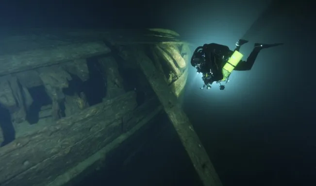 Doświadczony nurek i fotograf podwodny z Gdyni - Tomasz Stachura - bierze udział w międzynarodowym projekcie inwentaryzacji wraku XVI-wiecznego galeonu.
