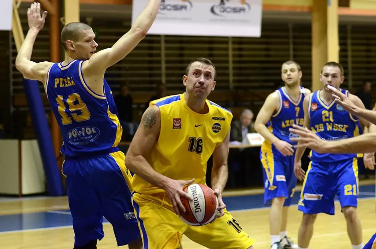 33-letni Tomasz Andrzejewski (nr 16) przedłużył umowę ze Startem Gdynia. W Tauron Basket Lidze swoim doświadczeniem wspomoże młodszych kolegów pozyskanych przez klub w przerwie letniej.