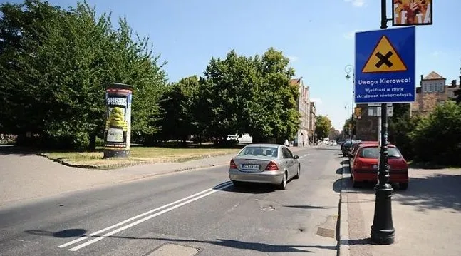 Trwa uspokajanie ruchu w Gdańsku. W zeszłym roku zwiększyła się liczba skrzyżowań równorzędnych. W tym roku przybędzie progów zwalniających.