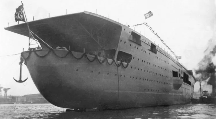 Graf Zeppelin podczas wodowania.