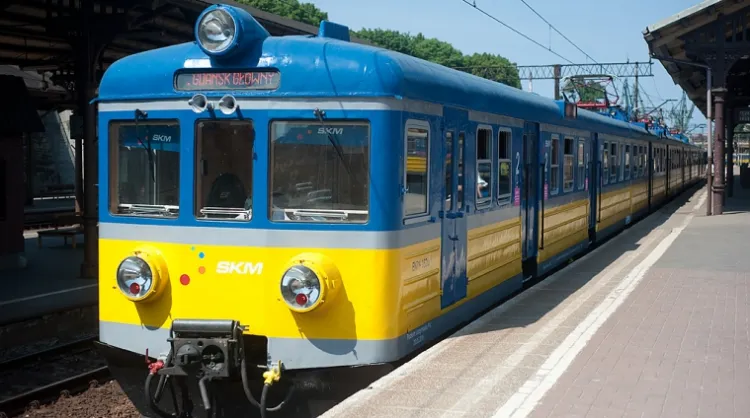 Kolejki SKM do Gdańska Głównego przyjeżdżają punktualnie - twierdzą urzędnicy, nadzorujący kolej.