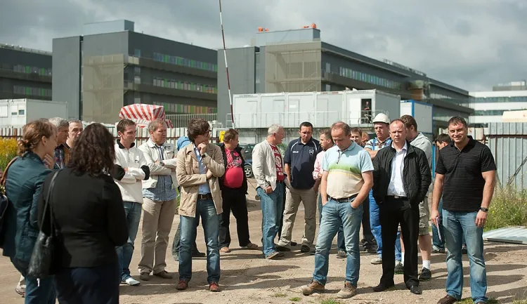 Podwykonawcy w poniedziałek wyszli przed budowę Wydziału Chemii Uniwersytetu Gdańskiego.