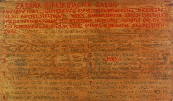 Oryginalne tablice z postulatami sierpniowymi są w zbiorach Centralnego Muzeum Morskiego w Gdańsku.