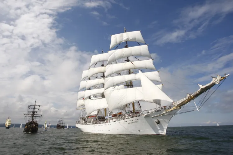 Dar Młodzieży pod żaglami, to piękny widok. Biała fregata wróci jutro do Gdyni po dwumiesięcznym rejsie.