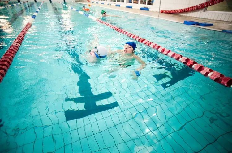 Na gdańskiej pływalni MOSiR prowadzone będą bezpłatne szkolenia dla kandydatów na ratowników, nowością w ofercie komercyjnej będzie aquacycling, czyli zajęcia na podwodnych rowerach stacjonarnych.