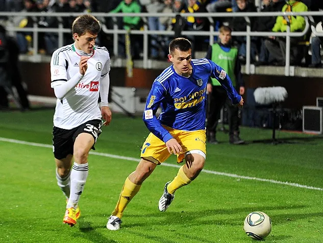 Michał Żyro (z lewej) to jedyny kadrowicz młodzieżówki, który grał już na nowym stadionie w Gdyni przy ul. Olimpijskiej. 