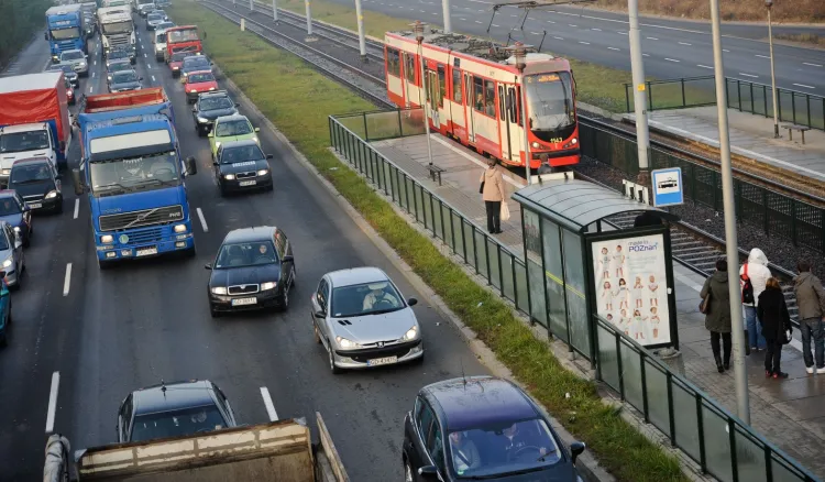 W Gdańsku niemal identyczna liczba mieszkańców podróżuje samochodem co komunikacją zbiorową.