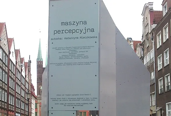 Urządzenie zostało zaprojektowane w ramach kursu "Projektowanie Wnętrz Miejskich" dla studentów Akademii Sztuk Pięknych w Gdańsku.