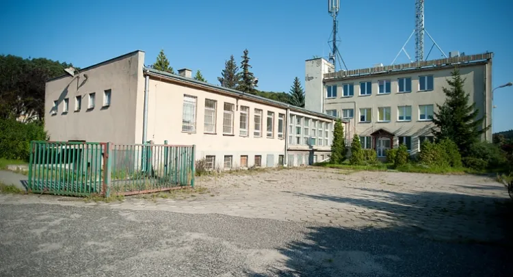 Władze Gdyni twierdzą, że ten teren to dobre miejsce na zespół szkolno-przedszkolny. Konkretów na razie jednak brak.
