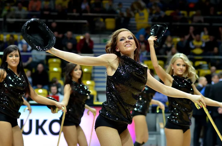 Cheerleaderki, dzięki zagranicznym wojażom, stawały się niekiedy większą reklamą gdyńskiej koszykówki niż zespół mistrzów Polski. Czy zaprezentują się jeszcze w najlepszym składzie?