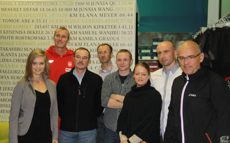 Kadrę szkoleniową w Biegosferze mają stanowić najlepsi, w tym dwukrotny olimpijczyk w rzucie oszczepem, Igor Janik (drugi od lewej).
