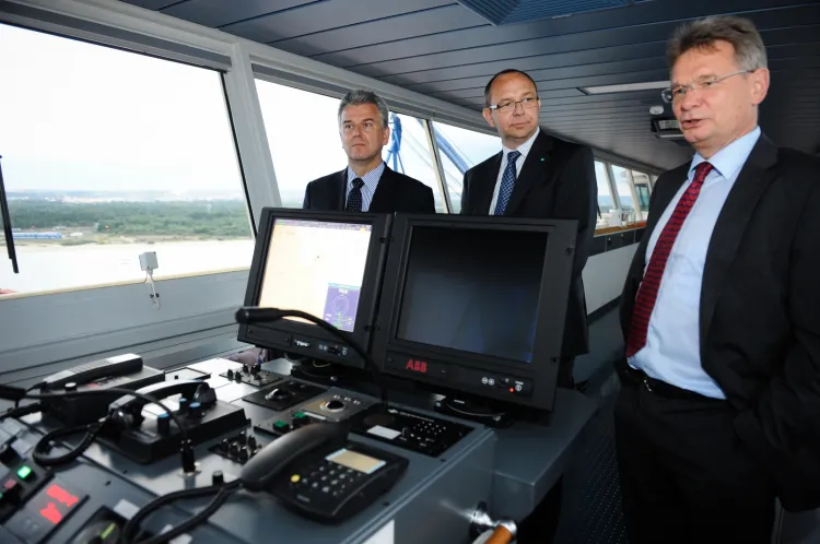 Na zdjęciu były minister infrastruktury Cezary Grabarczyk,były prezes Maersk Line Polska Jeff Gościniak, wiceprezes ZMPG Gdańsk Wojciech Łakomski.