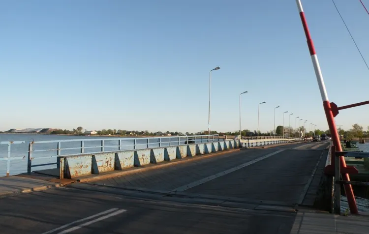 Most w Sobieszewie nad Martwą Wisłą.