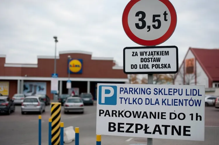 Lidl we Wrzeszczu w Gdańsku wprowadził opłaty po tym jak klienci Galerii Bałtyckiej zaczęli tam parkować. 