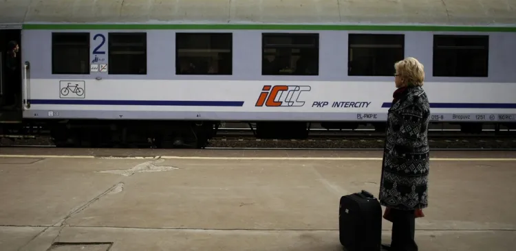 Od czwartku jadąc do Warszawy, można jednocześnie z biletem na pociąg kupić bilet na komunikację miejską.