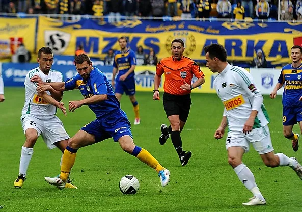 Po raz ostatni o ligowe punkty Lechia i Arka grały w maju 2011 w meczu ekstraklasy. W niedzielę trójmiejskie derby obejrzymy w III lidze, w wydaniu zespołów rezerw.