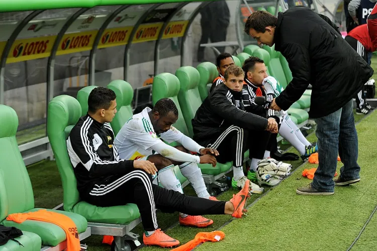 Abdou Razack Traore (drugi z lewej) z powodu urazu pachwiny nie pojechał na mecz do Chorzowa. 