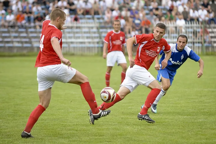 Beniaminek z Gdańska odniósł pierwsze ligowe zwycięstwo od 6 października. Gola na wagę trzech punktów zdobył Szymon Rychłowski (z prawej).