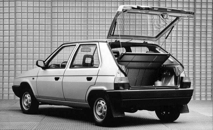 Škoda Favorit - udane auto z Czech obchodzi właśnie 25-lecie. U nas nigdy nie zdobyła statusu samochodu kultowego. 