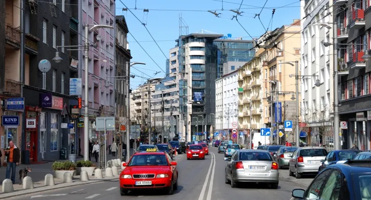 Ulica Świętojańska nadal utrzymuje się w czołówce najdroższych w Polsce.