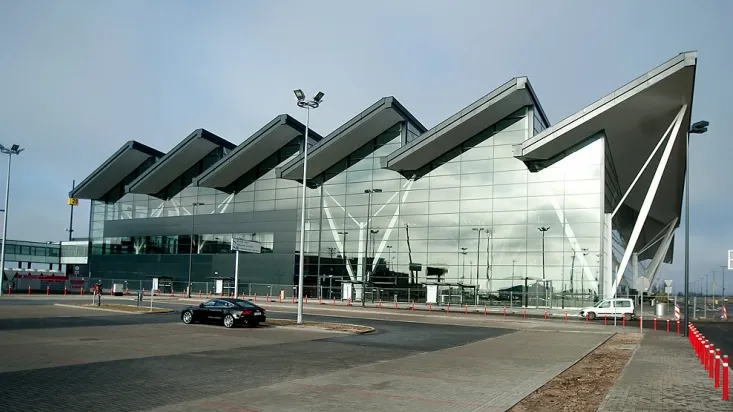 Według prognoz, trójmiejski port lotniczy ma szansę awansować na trzecie miejsce w rankingu polskich portów lotniczych (klasyfikacja pod względem ilości obsłużonych pasażerów).