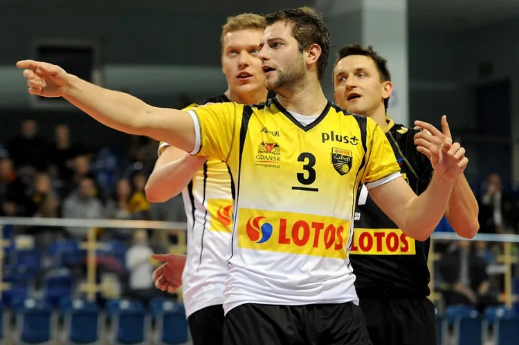 Gdańscy siatkarze po pięciosetowym pojedynku wygrali swój drugi mecz w PlusLidze w tym sezonie. MVP meczu w Warszawie został Grzegorz Łomacz.