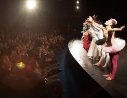 Zgromadzonych na gali gości bawili artyści trójmiejskich grup teatralnych.