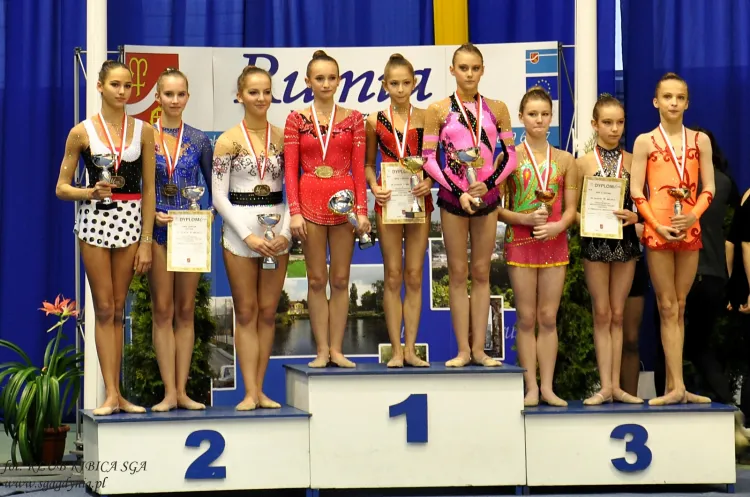 Całe podium w mistrzostwach Polski juniorek dla gimnastyczek artystycznych z Gdyni. 