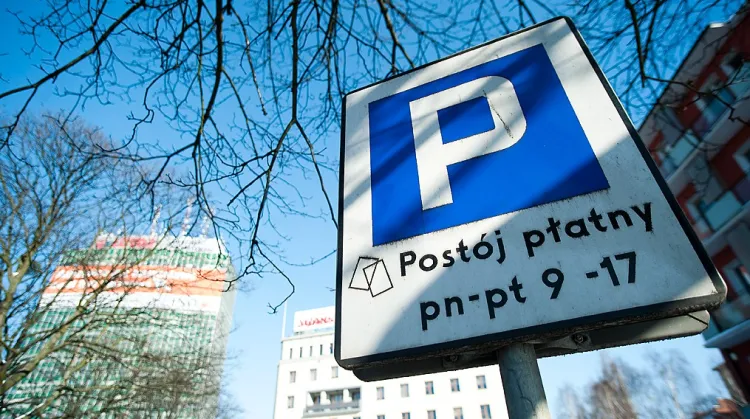 Władze Gdańska planowały wydłużyć o godzinę, czyli do godz. 18, obowiązywanie strefy płatnego parkowania w centrum. Ostatecznie zrezygnowały z tego pomysłu.