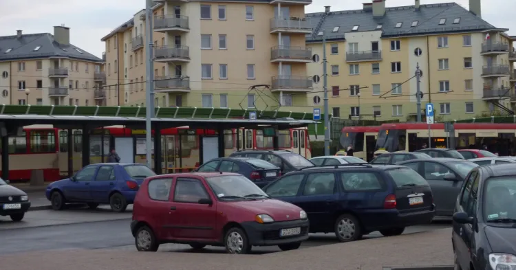 Dotychczas w Gdańsku samochody i komunikacja miejska wzajemnie się wykluczały. Przykład z pętli na południu Gdańska pokazuje, że wcale tak być nie musi.