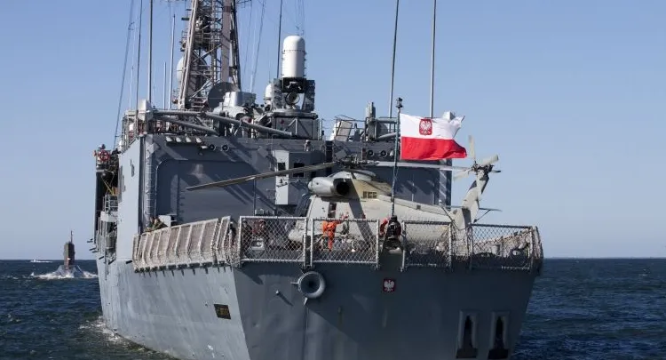 Kolejna rocznica powstania Marynarki Wojennej RP to okazja do zobaczenia okrętów przyozdobionych we flagi i proporce.