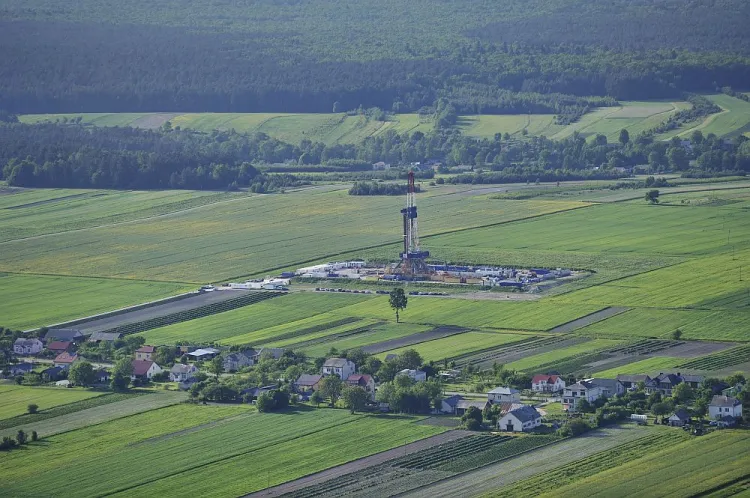 We wrześniu 2012 Lotos i PGNiG zawarły  porozumienie o współpracy w zakresie poszukiwań i wydobycia gazu ziemnego oraz ropy naftowej. Jego celem było zintensyfikowanie prac poszukiwawczych na terenie Polski.