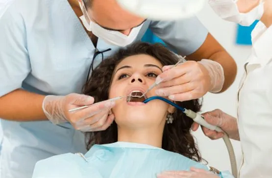 Raport przedstawiony podczas tegorocznego V Światowego Dnia Zdrowia Jamy Ustnej pokazuje, że stan uzębienia Polaków jest bardzo zły. Dentyści alarmują: nie dbamy o zęby, nie myjemy zębów, nie chodzimy na wizyty kontrolne.