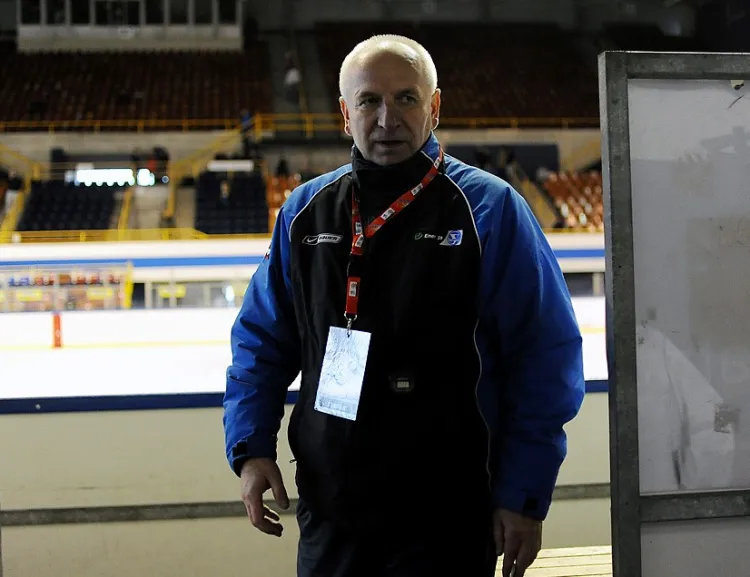 Henryk Zabrocki nie jest już trenerem gdańskich hokeistów. Powodem rozstania są zaległości finansowe klubu wobec szkoleniowca.