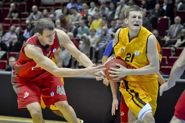 Sopoccy koszykarze zakończyli rozgrywki Euro Cup tuż przed rozpoczęciem rundy rewanżowej Tauron Basket Ligi. Na zdjęciu Adam Waczyński.
