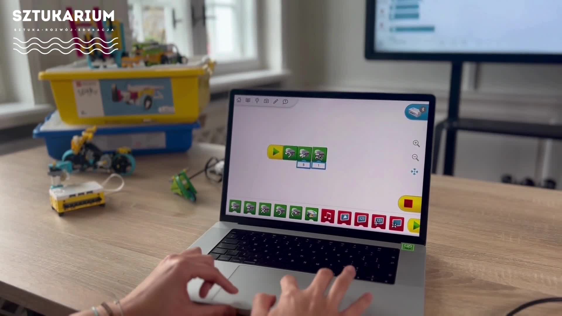 Robotyka LEGO dla dzieci [Lego WeDo 2.0 i Lego Spike]: wideo 17350